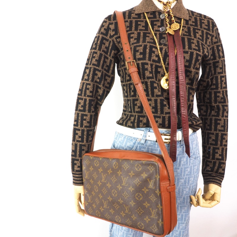 LOUIS VUITTON vintage Lot composé d'un sac Mademoiselle…