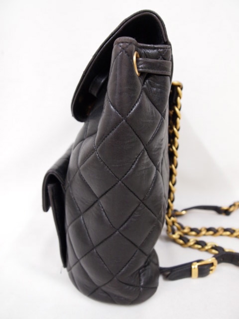 VINTAGE CHANEL LAMB SKIN QUILTED BACKPACK DRAWSTRING CHAIN STRAP GOLD 