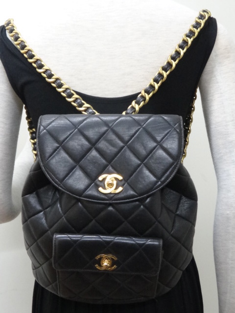 VINTAGE CHANEL LAMB SKIN QUILTED BACKPACK DRAWSTRING CHAIN STRAP GOLD 